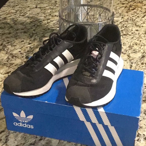 adidas Shoes - Adidas Great Walking Shoes